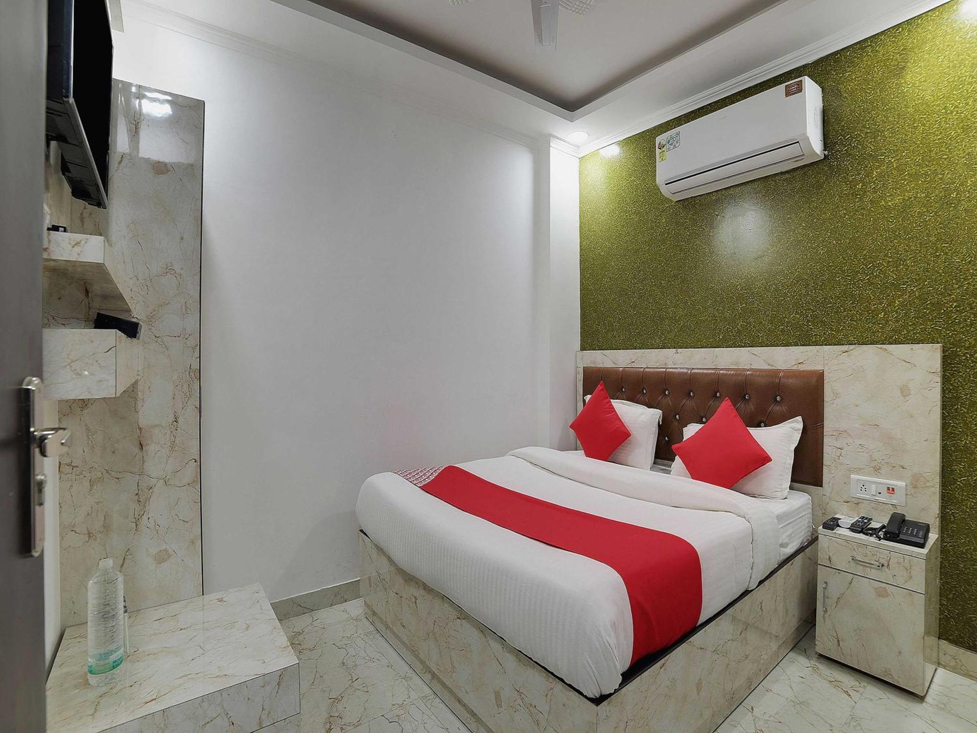 Hotel O Kanak Palace Нью-Дели Экстерьер фото